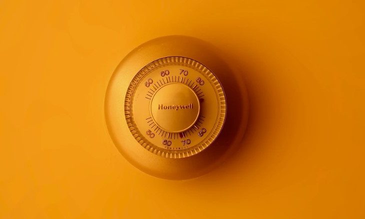 will turning down the thermostat at night save money
