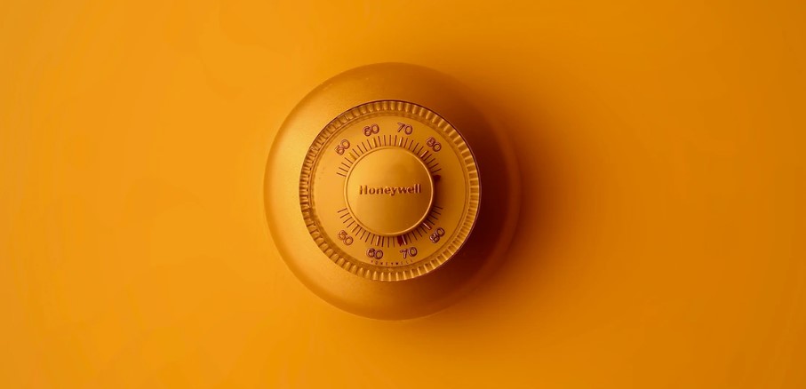 will turning down the thermostat at night save money