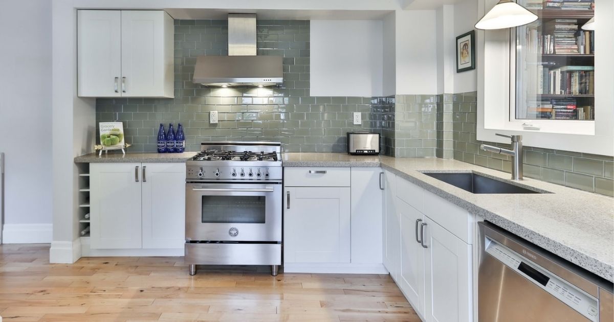 how to clean an oven naturally